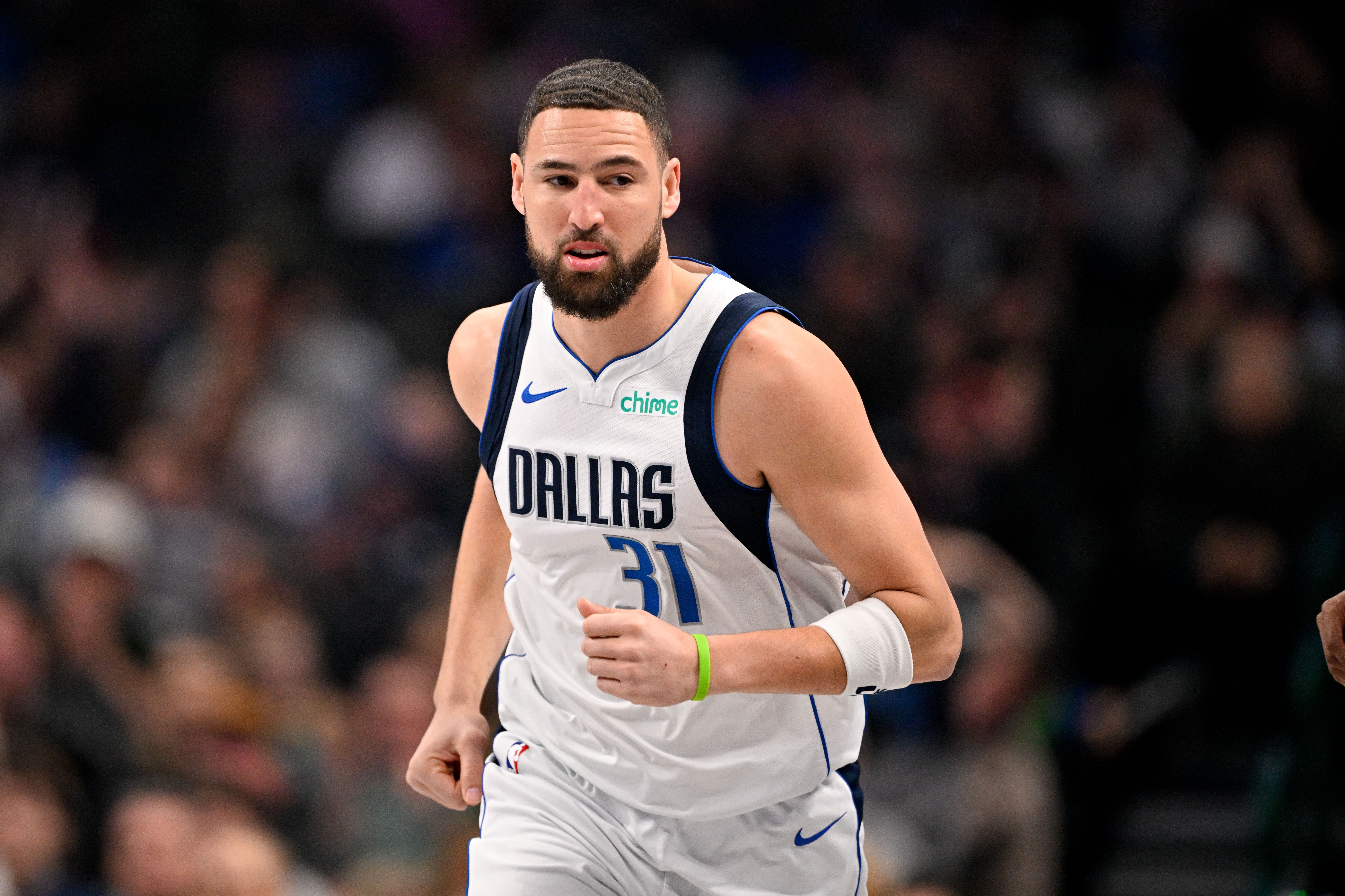 世界杯官方app下载入口-连珠炮！克莱外线开火连中2记三分 帮助独行侠迅速迫近比分