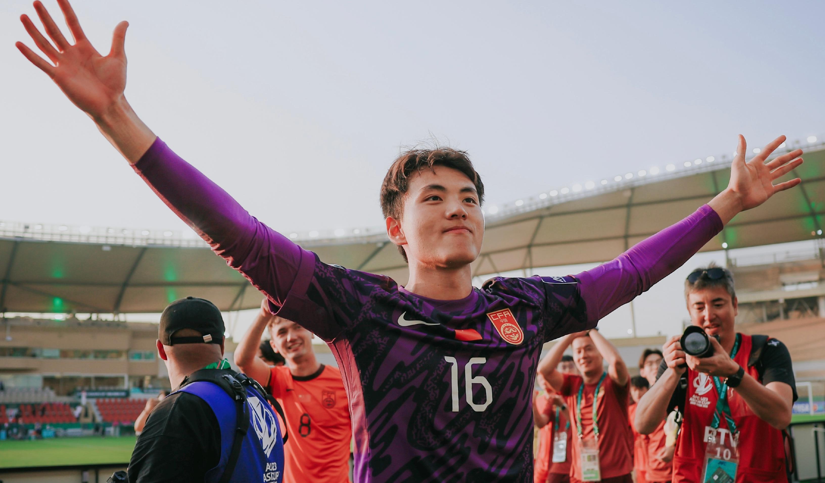 世界杯赛事直播官网下载安装-李昊引中超豪门哄抢！3支球队欲出手，身价2000万，切尔西在关注